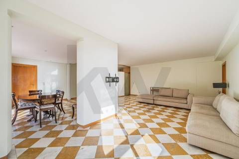 Apartamento T2 com varanda e vista rio