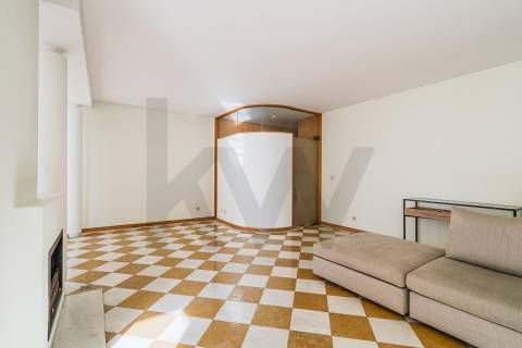 Apartamento T2 com varanda e vista rio