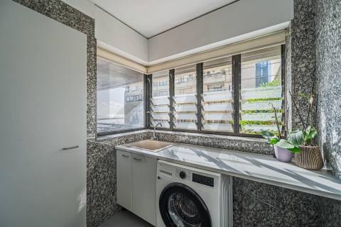 Apartamento T2 com varanda e vista rio