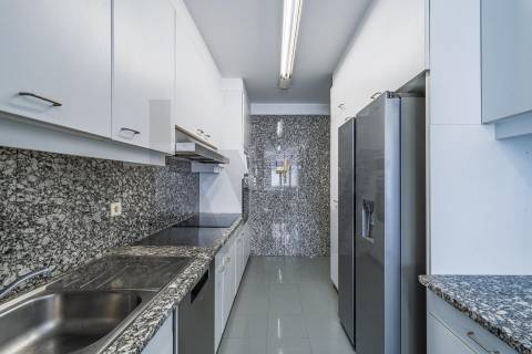 Apartamento T2 com varanda e vista rio