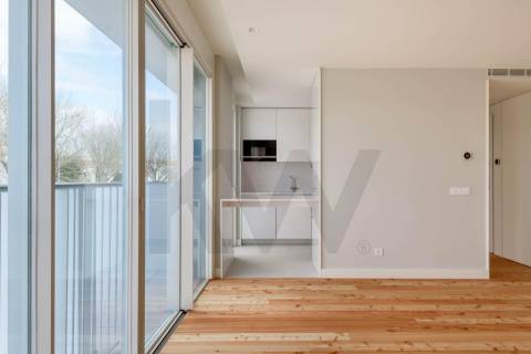 Apartamento T1 para arrendamento nos Jardins da Efanor com varanda e garagem box