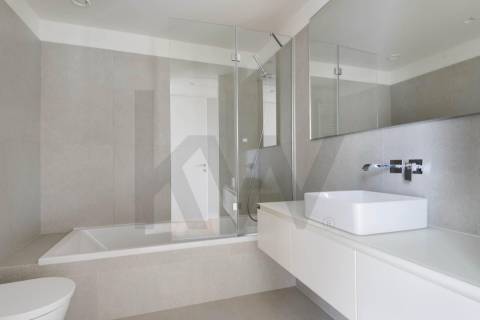 Apartamento T1 para arrendamento nos Jardins da Efanor com varanda e garagem box