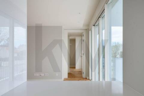 Apartamento T1 para arrendamento nos Jardins da Efanor com varanda e garagem box