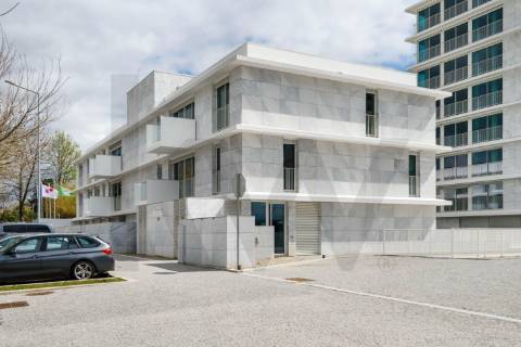 Apartamento T1 para arrendamento nos Jardins da Efanor com varanda e garagem box