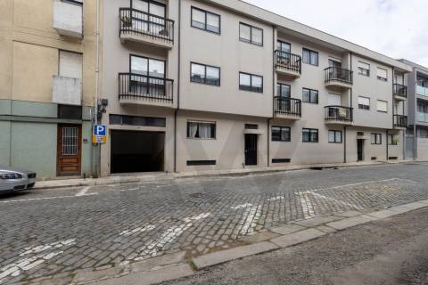 Fantástico T3 com terraço e jardim em Ramalde – Porto