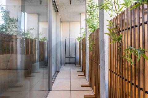 T0 Minimalista com Varanda no Coração de Braga