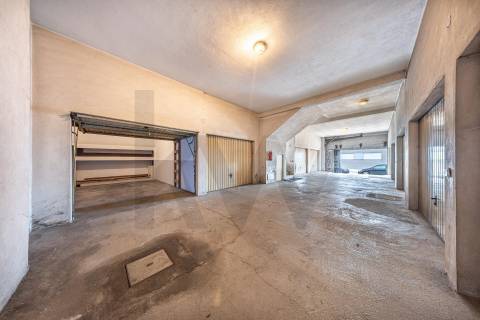 Apartamento T3 com varanda, lareira e ótima exposição solar em Nogueira, Braga