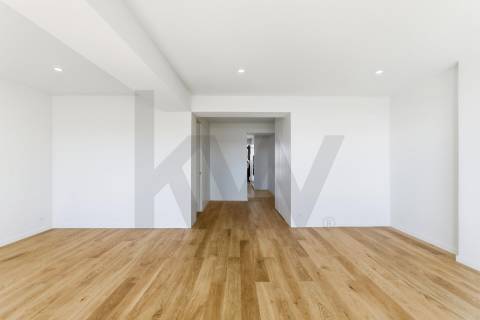 Apartamento T3 renovado com vista Rio no Restelo, Lisboa