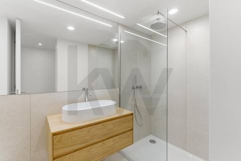 Apartamento T3 renovado com vista Rio no Restelo, Lisboa