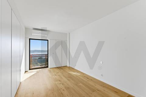 Apartamento T3 renovado com vista Rio no Restelo, Lisboa