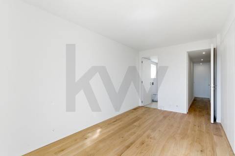 Apartamento T3 renovado com vista Rio no Restelo, Lisboa