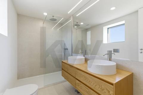 Apartamento T3 renovado com vista Rio no Restelo, Lisboa