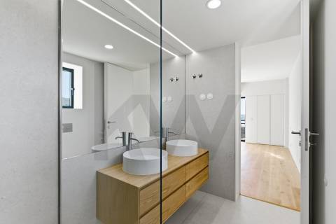 Apartamento T3 renovado com vista Rio no Restelo, Lisboa