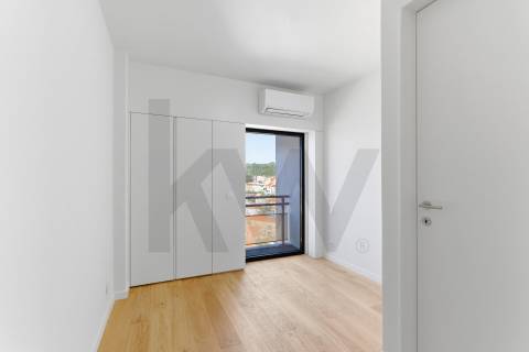 Apartamento T3 renovado com vista Rio no Restelo, Lisboa
