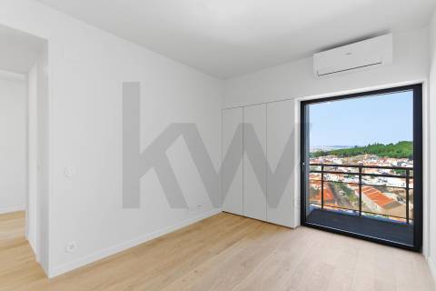 Apartamento T3 renovado com vista Rio no Restelo, Lisboa