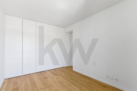 Apartamento T3 renovado com vista Rio no Restelo, Lisboa