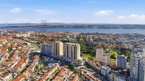 Apartamento T3 renovado com vista Rio no Restelo, Lisboa