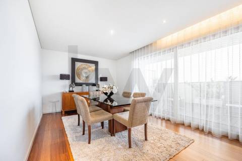 T3 de Excelência | Praça Velasquez e Av. dos Combatentes | Terraço 100 m²