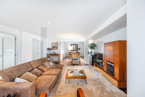 T3 de Excelência | Praça Velasquez e Av. dos Combatentes | Terraço 100 m²