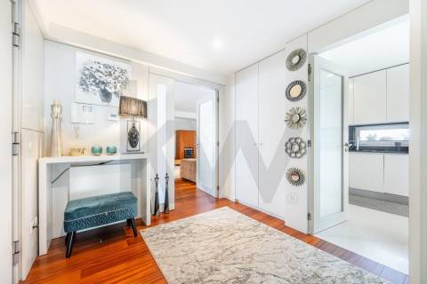 T3 de Excelência | Praça Velasquez e Av. dos Combatentes | Terraço 100 m²