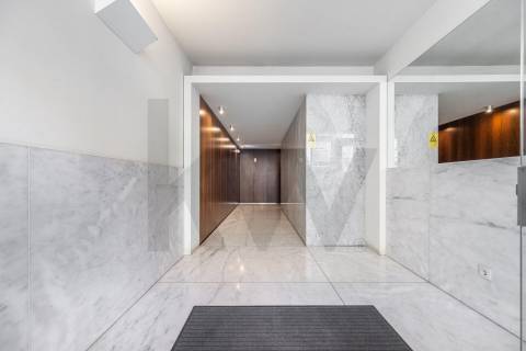 T3 de Excelência | Praça Velasquez e Av. dos Combatentes | Terraço 100 m²