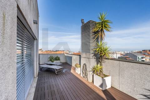 T3 de Excelência | Praça Velasquez e Av. dos Combatentes | Terraço 100 m²