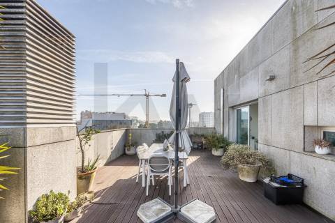 T3 de Excelência | Praça Velasquez e Av. dos Combatentes | Terraço 100 m²