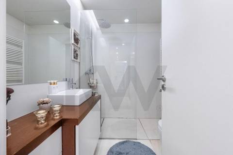 T3 de Excelência | Praça Velasquez e Av. dos Combatentes | Terraço 100 m²