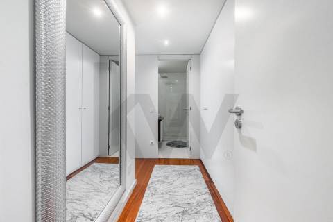 T3 de Excelência | Praça Velasquez e Av. dos Combatentes | Terraço 100 m²