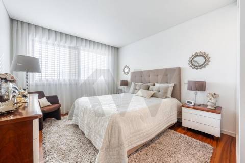 T3 de Excelência | Praça Velasquez e Av. dos Combatentes | Terraço 100 m²