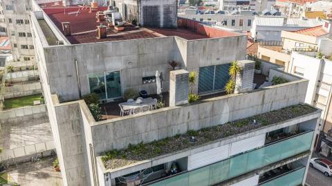 T3 de Excelência | Praça Velasquez e Av. dos Combatentes | Terraço 100 m²