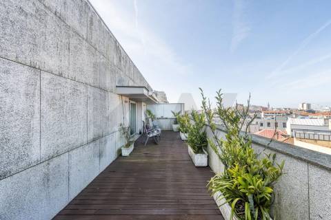T3 de Excelência | Praça Velasquez e Av. dos Combatentes | Terraço 100 m²