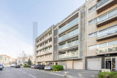 T3 de Excelência | Praça Velasquez e Av. dos Combatentes | Terraço 100 m²