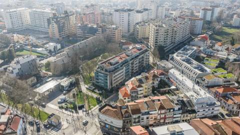 T3 de Excelência | Praça Velasquez e Av. dos Combatentes | Terraço 100 m²