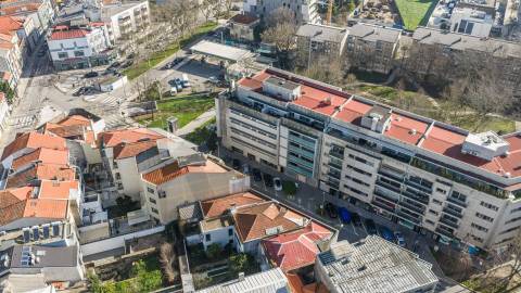 T3 de Excelência | Praça Velasquez e Av. dos Combatentes | Terraço 100 m²