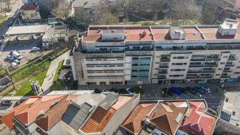 T3 de Excelência | Praça Velasquez e Av. dos Combatentes | Terraço 100 m²