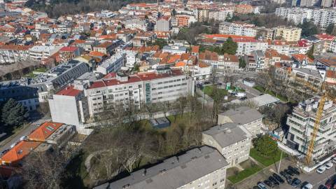 T3 de Excelência | Praça Velasquez e Av. dos Combatentes | Terraço 100 m²