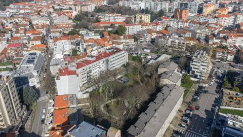 T3 de Excelência | Praça Velasquez e Av. dos Combatentes | Terraço 100 m²