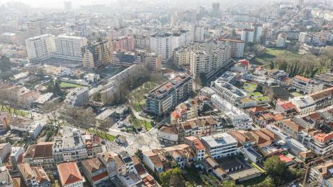 T3 de Excelência | Praça Velasquez e Av. dos Combatentes | Terraço 100 m²