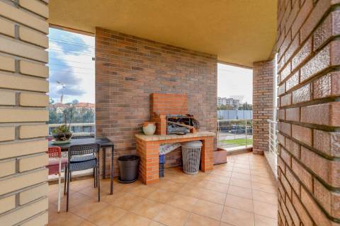 Apartamento T5 Duplex com 3 lugares de garagem em Vereda Tenente Valadim (Canidelo)