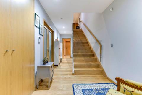 Apartamento T5 Duplex com 3 lugares de garagem em Vereda Tenente Valadim (Canidelo)