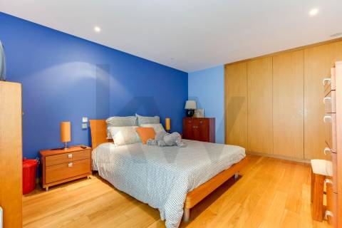 Apartamento T5 Duplex com 3 lugares de garagem em Vereda Tenente Valadim (Canidelo)