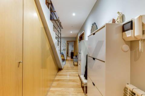 Apartamento T5 Duplex com 3 lugares de garagem em Vereda Tenente Valadim (Canidelo)