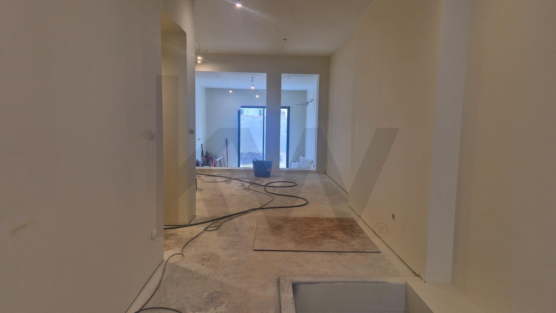 Apartamento T2+1 renovado com terraço no Bonfim, Porto