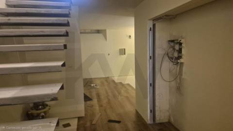 Apartamento T2+1 renovado com terraço no Bonfim, Porto