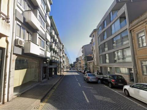 Apartamento T2+1 renovado com terraço no Bonfim, Porto