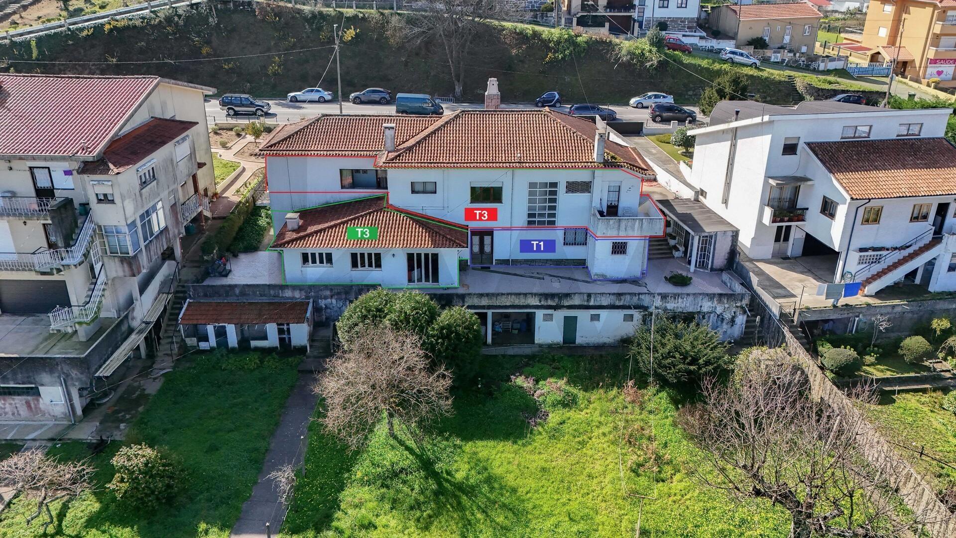 Moradia T(3 + 4) para renovar com terreno de 1959 m2 em Pedroso/Carvalhos, Gaia