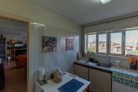 Moradia T(3 + 4) para renovar com terreno de 1959 m2 em Pedroso/Carvalhos, Gaia