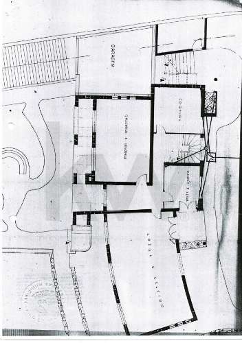 Moradia T(3 + 4) para renovar com terreno de 1959 m2 em Pedroso/Carvalhos, Gaia