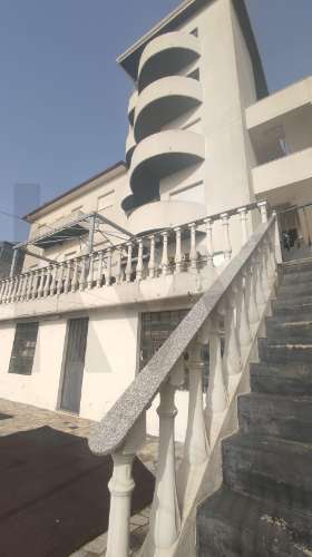 Conjunto de Duas Moradias Multifamiliares com Vista Panorâmica sobre o Rio Douro – Valbom